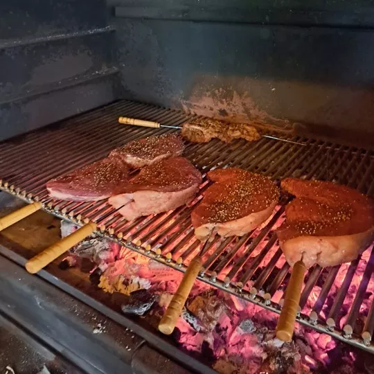 Workshop bbq Het Belvershuys: ook houtskool. 